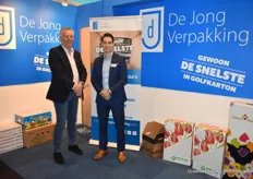 Cor Duyvenstijn en Dennis Voskamp van De Jong verpakkingen. De legde de nadruk op hun flexibiliteit en snelheid met hun golfkarton.